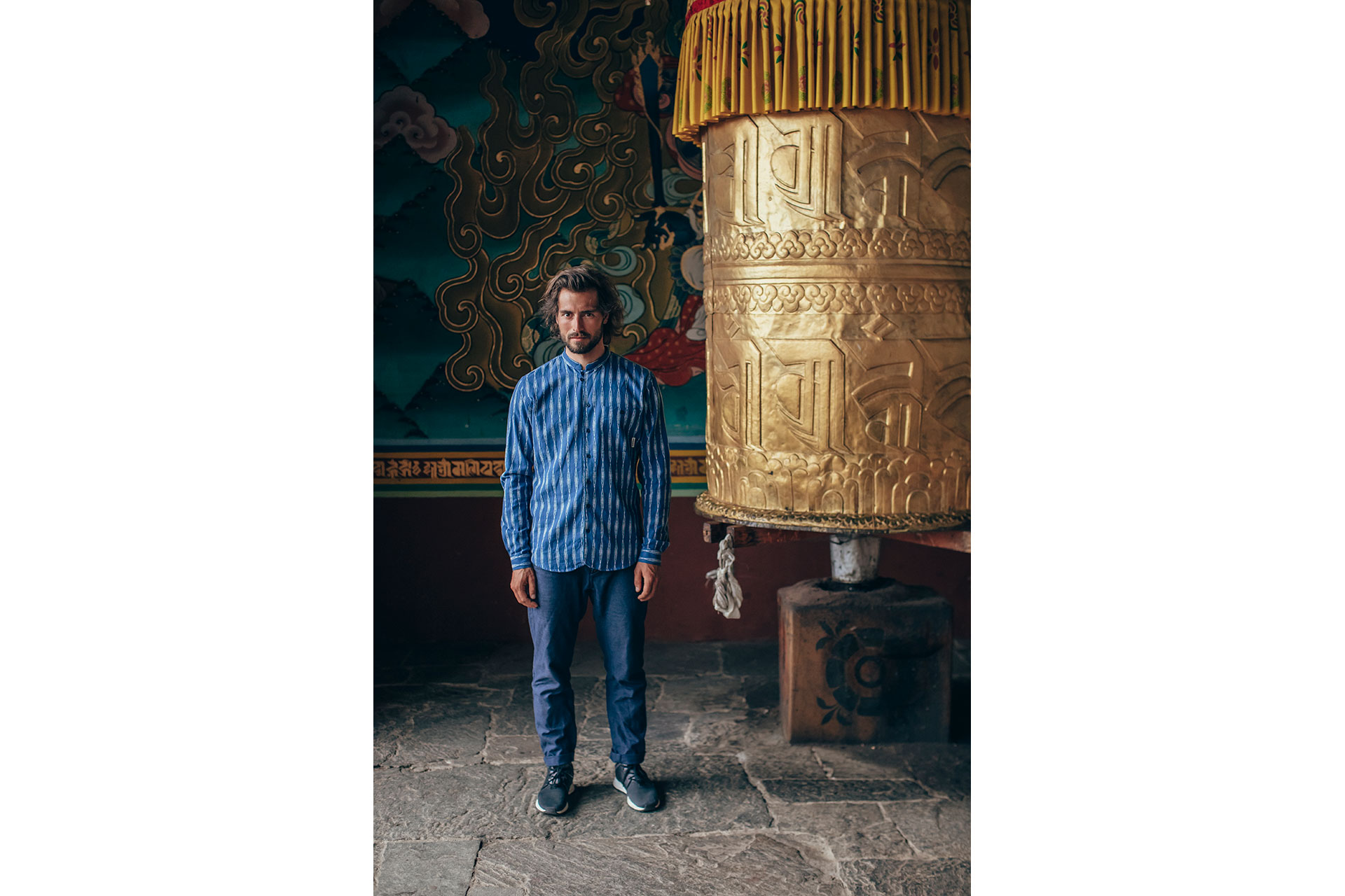 Reise Fotograf Streetwear People Bhutan Himalaya Maloja Gebetsmühlen