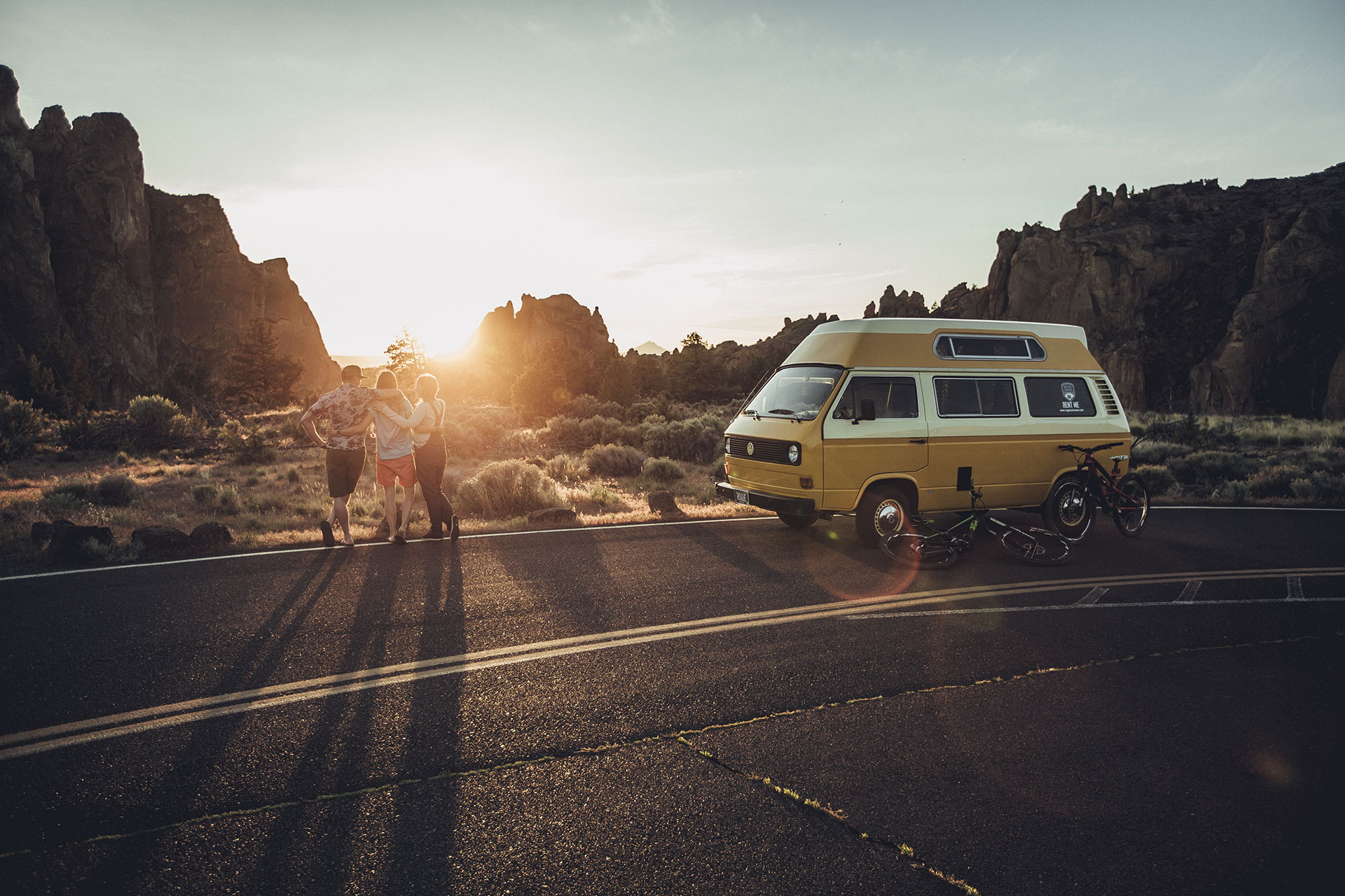 vanlife fotograf roadtrip road oregon vw bus deutschland camping sonnenuntergang