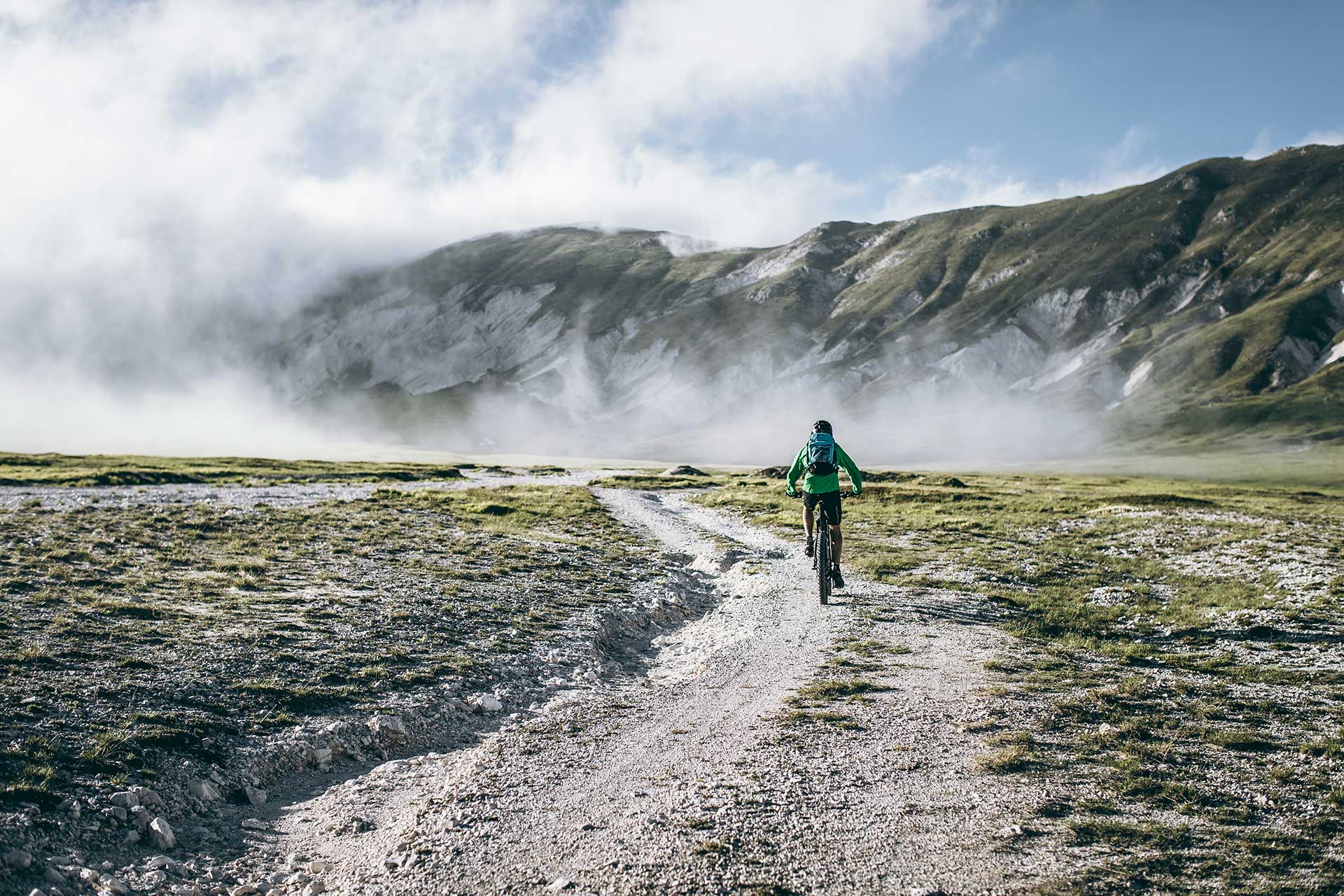 Ebike Landschaft Reisen Berge Wolken Berlin München Werbefotograf