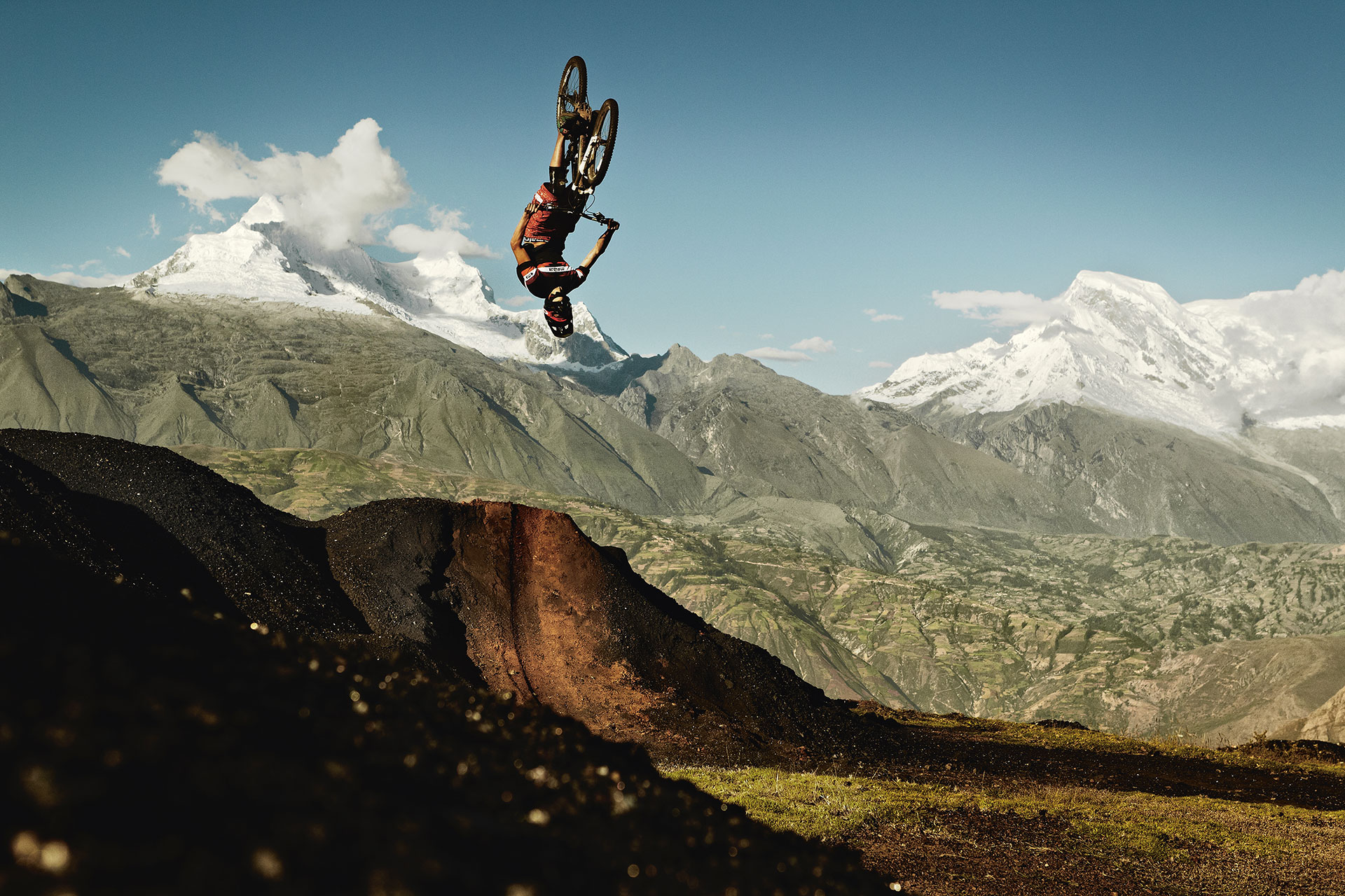 Fotograf Sport Aktion Backflip München Peru Berge Natur Outdoor