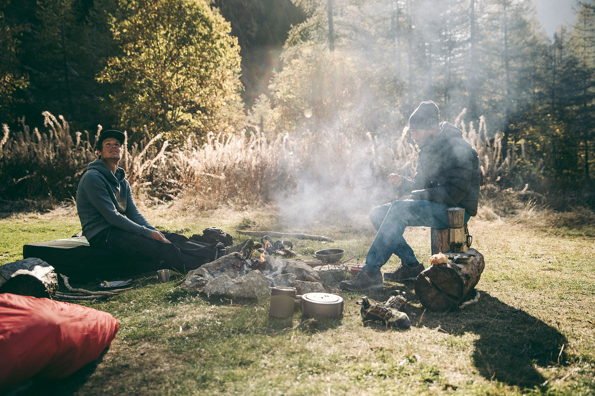 Camping Lagerfeuer Outdoor Klettern Berge Fotoproduktion