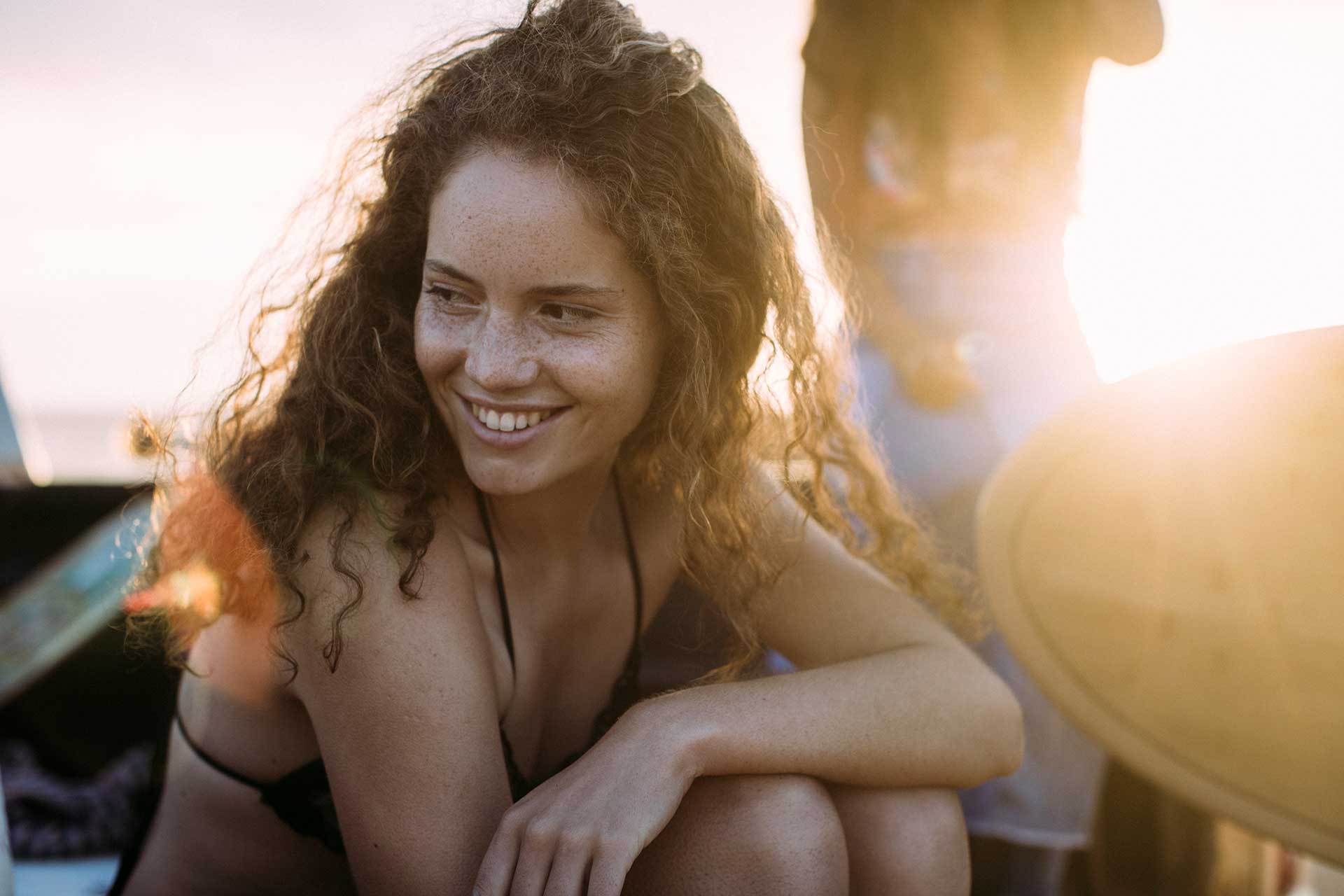 Sommergefühle Gegenlicht Freunde Porträt Fotograf Strand Südafrika