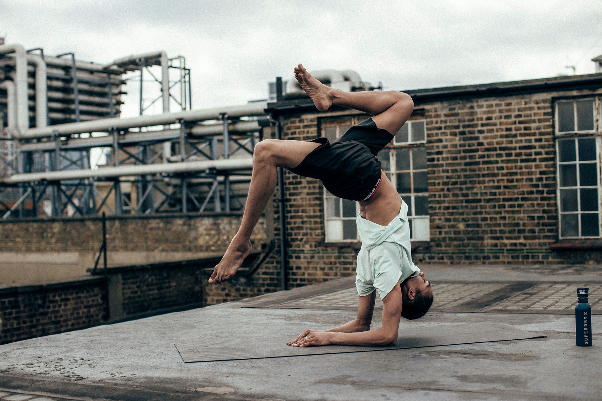 Lifestyle Rooftop Yoga Superdry Kampagne Sport Fotograf Michael Müller